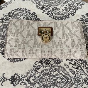 Woman’s wallets